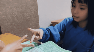 anak fokus belajar